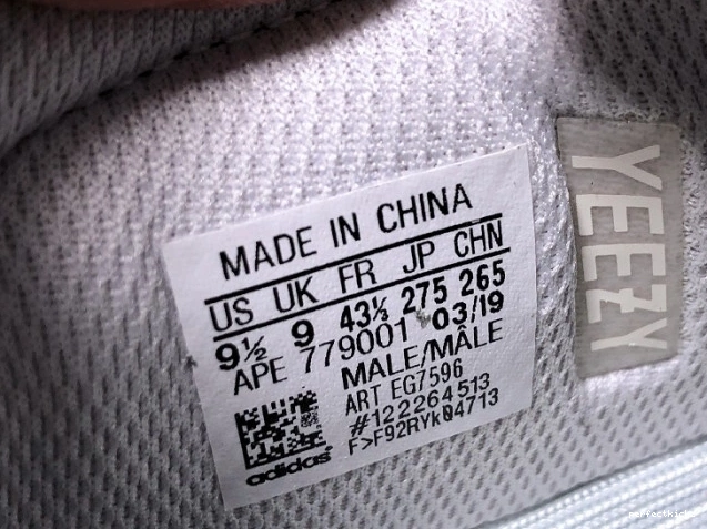 700 Yeezy Boost Adidas EG7596 Analog 0727
